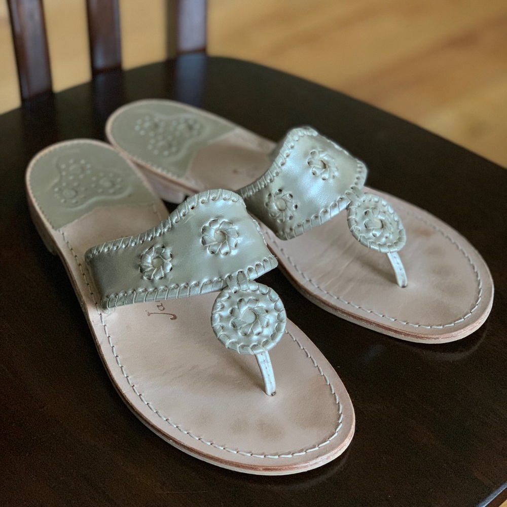 Jack Rogers Hamptons Flat Platinum Sandals w/ box